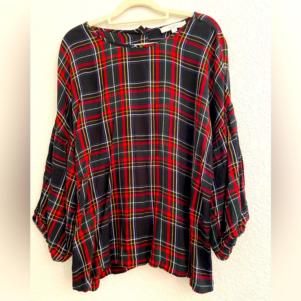 Loft Women’s holiday plaid; ballon 3/4 sleeve; button back